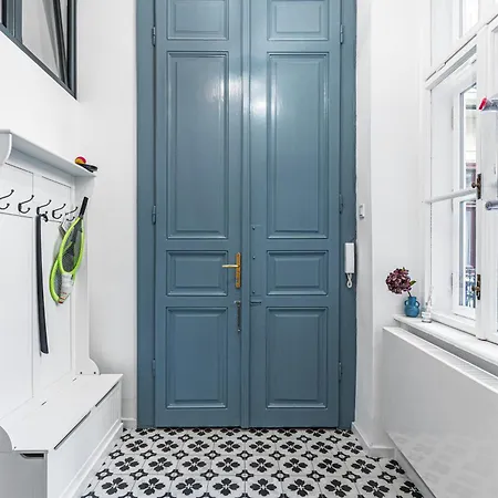 Eclectic Downtown On Kiraly Street, Calm And Βουδαπέστη